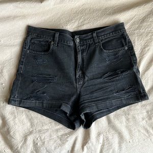 American Eagle Mom Short. Black